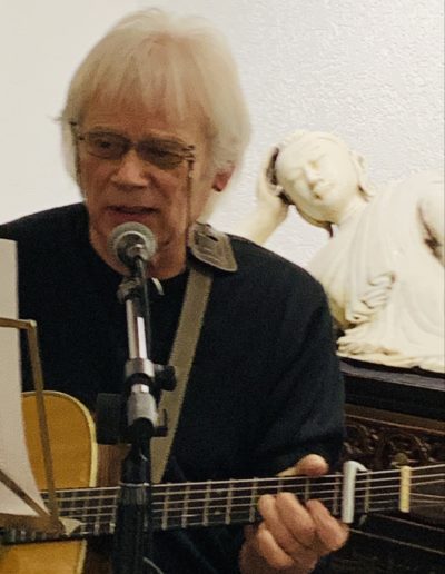Pierre Béguin à la guitare
